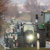 Landwirtinnen und Landwirte aus ganz Unterfranken treffen sich am Montagnachmittag am Gut Wöllried und fahren von dort aus mit Traktoren nach Veitshöchheim (Symbolbild).