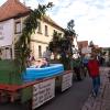Aufblasbare Puppe im Pool? Was es mit dieser Geschichte auf sich hat, darüber konnten beim Kirchweihumzug 2021 in Dornheim die Gäste nur rätseln oder schmunzeln. Den Corona-Schock im vergangenen Jahr haben die Dornheimer Kirchweihburschen ganz gut verdaut und nahmen es heuer mit Vorsicht und Humor. Aufblasbare Puppe im Pool? Was es mit dieser Geschichte auf sich hat, darüber konnten beim Kirchweihumzug 2021 in Dornheim die Gäste nur rätseln oder schmunzeln. Den Corona-Schock im vergangenen Jahr haben die Dornheimer Kirchweihburschen ganz gut verdaut und nahmen es heuer mit Vorsicht und Humor.