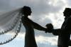 Für eine standesamtliche Hochzeit unter freiem Himmel braucht es offiziell gewidmete Trauorte. Kitzingen will nun zumindest zwei solcher Plätze schaffen.
