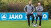 Sebastian Neumann (links) und Dieter Wirsching haben vorerst bei den Würzburger Kickers auf dem Trainingsplatz das Sagen.
