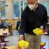 Die Erstklässler der KBVS Bischofsheim und der Grundschule Herschfeld erhielten wiederverwendbare Bio-Brotboxen, kombiniert mit einem gesunden und Bio-regionalen Frühstücksbüffet. Dies wurde von Landrat Thomas Habermann überreicht.