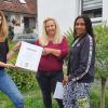 Auf dem Foto von links Marion Krebsbach vom Kindergarten Calvarienberg in Neuenahr-Ahrweiler bei der Spendenübergabe mit Manuela Hourle und Angela Voll.