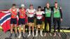 Eingerahmt von den zweitplatzierten Litauern (rechts) und dem Dritten Norwegen, freuen sich Julian Waller und Lorenz  Grimm, über ihre Goldmedaille.