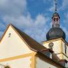 Die Uhr am Sulzdorfer Kirchturm soll demnächst wieder funktionieren, die ausführende Firma hat zugesagt, sie in den nächsten drei Wochen zu reparieren.