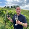 Beim Spaziergang im Weinberg mehr über den Boden, den Winzer und den Wein erfahren. Dank der Sprachanwendungen von Thomas Meigen ist das ab sofort möglich. Fotos: Meigen