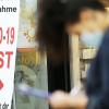 Die Nachfrage nach Corona-Tests (Symbolfoto) in Rhön-Grabfeld besteht weiterhin. Unter anderem öffnet der Landkreis seine bekannte Teststrecke in Heustreu in Kürze wieder.
