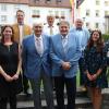 Die vom Markt Randersacker Geehrten 2021: (hinten, von links) Bruno Schmitt, Otto Schenk, Ulrich Schmitt, (vorne) Erster Bürgermeister Michael Sedelmayer, Zweite Bürgermeisterin Helga Burkert, Peter Rost, Herbert Zeidler, Weinprinzessin Teresa König und Dritter Bürgermeister Matthias Henneberger.