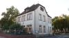 Das alte Schulhaus soll für die nächsten zwei Jahre für eine Regelgruppe des St. Andreas Kindergartens genutzt werden. Für die Genehmigung braucht es einen zweiten Fluchtweg, der als Außentreppe errichtet wird.