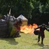 Der Drache Fangdorn begeisterte das Publikum mit seinem realistischen Feuerspeier, der selbst den Schauspielern Respekt einflößte. Der Drache Fangdorn begeisterte das Publikum mit seinem realistischen Feuerspeier, der selbst den Schauspielern Respekt einflößte.
