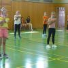 Beweglichkeit war Trumpf bei der Brekletics-Sportstunde an der Volkacher Mädchenrealschule.