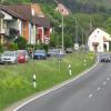 Nebeneinander und bis auf den Graben ohne Trennung verlaufen bei Retzstadt die Kreisstraße MSP 7 und die Langenbergstraße. Am Pfingstmontag hätte ein Verkehrsunfall mit einem von der Straße abgekommenen Auto auch weniger glimpflich ausgehen können.