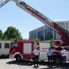 Ersatz nach über 20 Jahren: Die neue Drehleiter für die Arnsteiner Feuerwehr wurde in Dienst gestellt. Im Bild (von links): Bürgermeister Franz-Josef Sauer, Kommandant Jacob Matusik und Dominik Allig von der Firma Magirus.