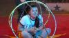 Am Ende eines jeden Tages zeigte die Familie Lauenburger den Ferienfreizeit-Kindern einen kleinen Ausschnitt aus ihrem Zirkusprogramm. Auf dem Foto zu sehen ist Chiara Lauenburger, die zahlreiche Kunststücke mit dem Hula-Hoop-Reifen perfekt beherrscht.