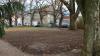 Der Spielplatz im Rosengarten in Kitzingen ist verschwunden. Die Idee der ÖDP, dort einen Hundespielplatz einzurichten, scheiterte knapp im Stadtrat.