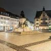 Der Marktplatz in Schweinfurt während der nächtlichen Ausgangssperre.