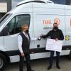 Übergabe des Tafel-Mobils (von links): Ingrid und Erwin Partes, Tafel-Vorsitzender Sebastian Dosch und  Peter Kulzer, Vorsitzender des Rotary Clubs.
