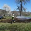 Rund 50 Quadratmeter brannten auf einer Obstplantage in Oberschleichach. Die Feuerwehr verhinderte das Übergreifen der Flammen auf einen naheliegenden Baumbestand.