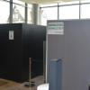 Ein Blick in den Testbereich in der Schnelltest-Strecke in der Bad Neustädter Stadthalle. Vor der nächsten Stadtratssitzung können sich Teilnehmer und Besucher dort testen lassen.