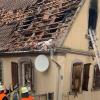 Bei einem Brand am Montag in Schernau wurde ein Wohnhaus stark beschädigt.
