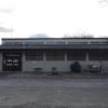 Die alte Turnhalle in Obertheres: Über eine halbe Million Euro werden der Abbruch und die Entsorgung der schadstoffbehafteten Materialien kosten.