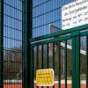 Das Sportgelände am Höchberger Schulzentrum ist zu normalen Zeiten ein beliebter Treffpunkt für Jugendliche. Doch die können sich durchaus auch attraktivere Freizeitmöglichkeiten vorstellen, wie nun das Ergebnis einer Jugendumfrage ergab.