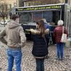 Geduld brauchten Hungrige, bevor sie an die Reihe kamen.