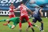 Bochums dritter Streich: Geritt Holtmann (rechts) hat Kickers-Keeper Hendrik Bonmann und Abwehrspieler Christian Strohdiek ausgetanzt und schiebt den Ball zum 3:0 ein. Bochums dritter Streich: Geritt Holtmann (rechts) hat Kickers-Keeper Hendrik Bonmann und Abwehrspieler Christian Strohdiek ausgetanzt und schiebt den Ball zum 3:0 ein.