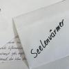 Bei der Aktion "Seelenwärmer" geht es darum, per Postkarte oder Brief seinen Mitmenschen nette Worte zu schreiben. Bei der Aktion "Seelenwärmer" geht es darum, per Postkarte oder Brief seinen Mitmenschen nette Worte zu schreiben.