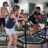 So sahen Aktionen von Jungstil normalerweise aus: Kinder und Jugendliche konnten sich auf verschiedene Art gemeinsam beschäftigen, hier zum Beispiel mit Trampolining. Das geht aktuell nicht. Die Organisation hat sich dennoch etwas einfallen lassen.