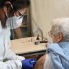 Überall in Unterfranken werden jetzt nach und nach Senioren über 80 Jahren, die daheim leben, geimpft.