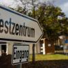 Schweinfurt, Kasernenweg 1,  Testzentrum, Corona, Test, Coronatest, Selbsttest, Symbolbild, Schild, Hinweis, Eingang,
