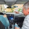 Das war noch vor Corona-Zeiten: der Schweinfurter Fahrlehrer Jörg Ulsenheimer bei einer Fahrstunde im Oktober 2019. Im aktuellen Lockdown ist die Fahrschulausbildung untersagt. Das macht vielen Fahrschulen schwer zu schaffen.