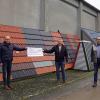Bei der Übergabe der 2000-Euro-Spende für die Station Regenbogen. Von links: Spendenempfänger Karl-Heinz Elflein sowie die Geschäftsführer Reinhold Rumpel und Daniel Dürr von der Fachfirma für Bedachungen in Opferbaum.