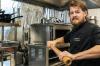 Seit mittlerweile zwei Jahren ist Alexander Fuchsbauer Inhaber des Lokals "Zum Brunnenbäck" in Reichenberg. Der Küchenchef hat jetzt bei der Fernsehsendung "Mein Lokal, dein Lokal" mitgemacht. 