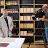 Farbdesigner Roland Aull (links) und Daniel Kittelmann (rechts) beim

Dreh des Videos "Typisch Main-Spessart? Das Ortsbild und die individuelle Farbgestaltung".