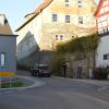 In der Vergangenheit war ein Abzweigen in der Engstelle am Mockshügel von der Hauptstraße in den Kirchplatz durch Gabionen blockiert. An diesem Hindernis hatten die Verkehrsbehörden Anstoß genommen, das jetzt aber entfernt wurde.
