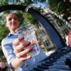 Einen Trinkbrunnen wie hier auf diesem Symbolbild aus Berlin will die Stadt derzeit am Rathaus aufstellen. Den Antrag dazu gab es schon vor zwei Jahren, weswegen sich die Stadtverwaltung nun Kritik bei den Haushaltsberatungen anhören musste, warum das nicht längst erledigt ist. Einen Trinkbrunnen wie hier auf diesem Symbolbild aus Berlin will die Stadt derzeit am Rathaus aufstellen. Den Antrag dazu gab es schon vor zwei Jahren, weswegen sich die Stadtverwaltung nun Kritik bei den Haushaltsberatungen anhören musste, warum das nicht längst erledigt ist.
