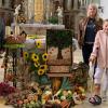 Auf dem Bild (von links): Gemeinderefentin Martina Röthlein, Ramona Müller und Aurora Müller