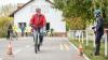 Uwe Gräf (links) nahm am E-Bike-Fahrtraining teil. Beim Bremstraining bekam er nützliche Tipps von Bikestore-Inhaber Thilo Klinner.