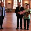 Bürgermeisterin Anette Schmidt und verabschiedete Gerd Mott aus der Stadtverwaltung Tauberbischofsheim. Das Bild zeigt ihn mit Ehefrau Birgit.