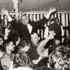 In der Nacht zum 3. Oktober 1990 wurde die Einheit auch am früheren unterfränkischen Grenzübergang Eußenhausen gefeiert: So ausgelassen freute sich damals Rhön-Grabfeld-Landrat Steigerwald (Mitte). In der Nacht zum 3. Oktober 1990 wurde die Einheit auch am früheren unterfränkischen Grenzübergang Eußenhausen gefeiert: So ausgelassen freute sich damals Rhön-Grabfeld-Landrat Steigerwald (Mitte).