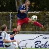 Routinier Carl Murphy von der SG Brendlorenzen/Windshausen überfliegt seinen Gegenspieler Lukas Hübner (TSG Bastheim/Reyersbach) und führt seine Mannschaft zu einem letztlich verdienten 4:1-Sieg.Fotos (10) Anand Anders
