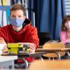 Die generelle Masken-Pflicht in Bayerns Klassenzimmern ist am Freitag ausgelaufen. Neue Einschränkungen sollen bei regional vielen Infektionen - wie zuletzt in Würzburg - jeweils vor Ort flexibel geprüft werden.