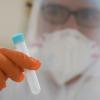 Nach dem Infekt bei einer Erzieherin sind Tests beim weiteren Personal und bei Kindern der Einrichtung gelaufen. Bislang war erfreulicherweise kein weiterer positiv.