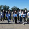 Obermeister Alfred Kaiser, Kreishandwerksmeister Hans-Georg Häfner und Heidrun Görtler, Leiterin der Berufschule in Haßfurt (von links), gratulierten den Absolventen der Fleischerinnung Main-Rhön zum bestandenen Berufsabschluss.