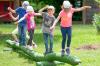 Kinder des Giga Marienau in Werneck nehmen die neuen Spielgeräte in Besitz.