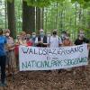 Die Gruppe von "Grünes Bamberg" beim Waldspaziergang im Nordsteigerwald bei Obersteinbach mit vorne links Eva Lettenbauer und vorne rechts Lisa Badum.