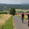 Mit etwas Unterstützung vom Elektromotor: Unterwegs in der Rhön, hier der Aufstieg zu Hollstädter Höhe.