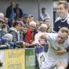 Wann es wieder Fußballspiele vor vollen Zuschauerrängen geben wird - wie hier beim Spiel des Würzburger FV (im Bild: Kevin Röckert, vorne) gegen den TSV Karlburg (Marco Schiebel) im November 2019 - weiß momentan niemand.