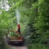 Mit einer Sprühkanone hatte am 20. Mai die Gemeinde Werneck ein Biozid gegen die Schwammspinnerraupe am Waldrand von Schraudenbach aussprühen lassen.

Foto Silvia Eidel